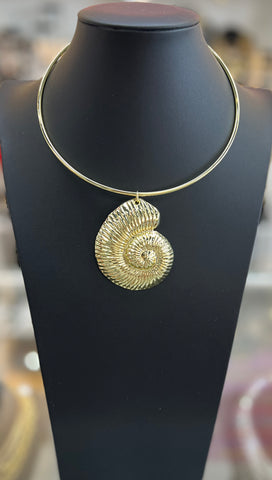 Gold Shell Choker Necklace